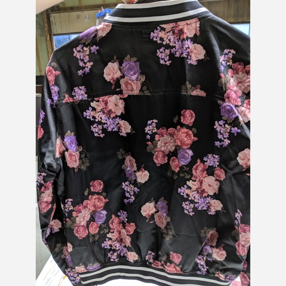 Arizona Jeans Co Black Floral Bomber Jacket - Picture 5 of 5